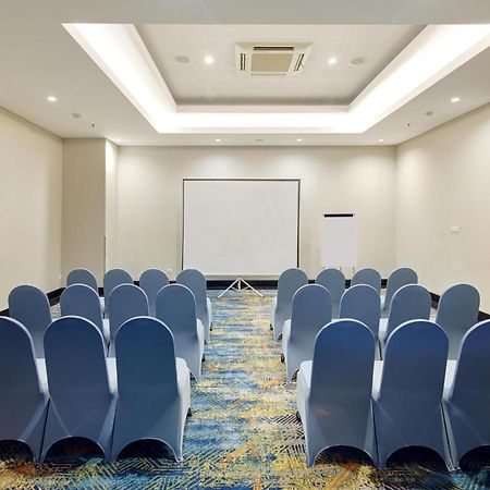 Aston Inn Pantai Losari Macasar Exterior foto