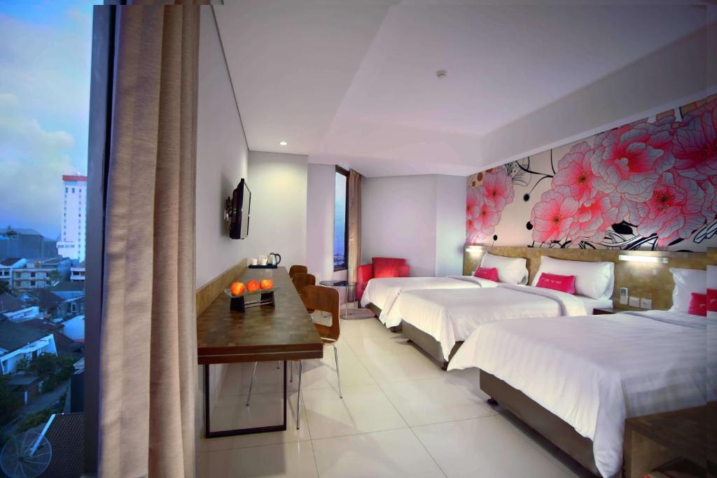 Aston Inn Pantai Losari Macasar Exterior foto