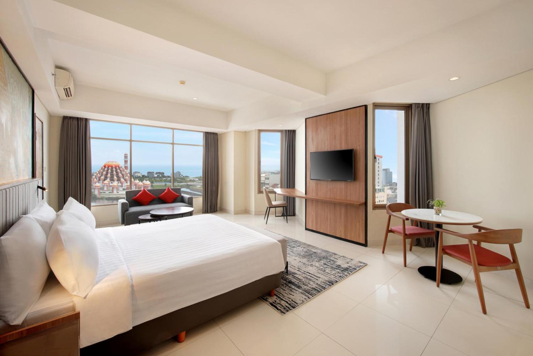 Aston Inn Pantai Losari Macasar Exterior foto