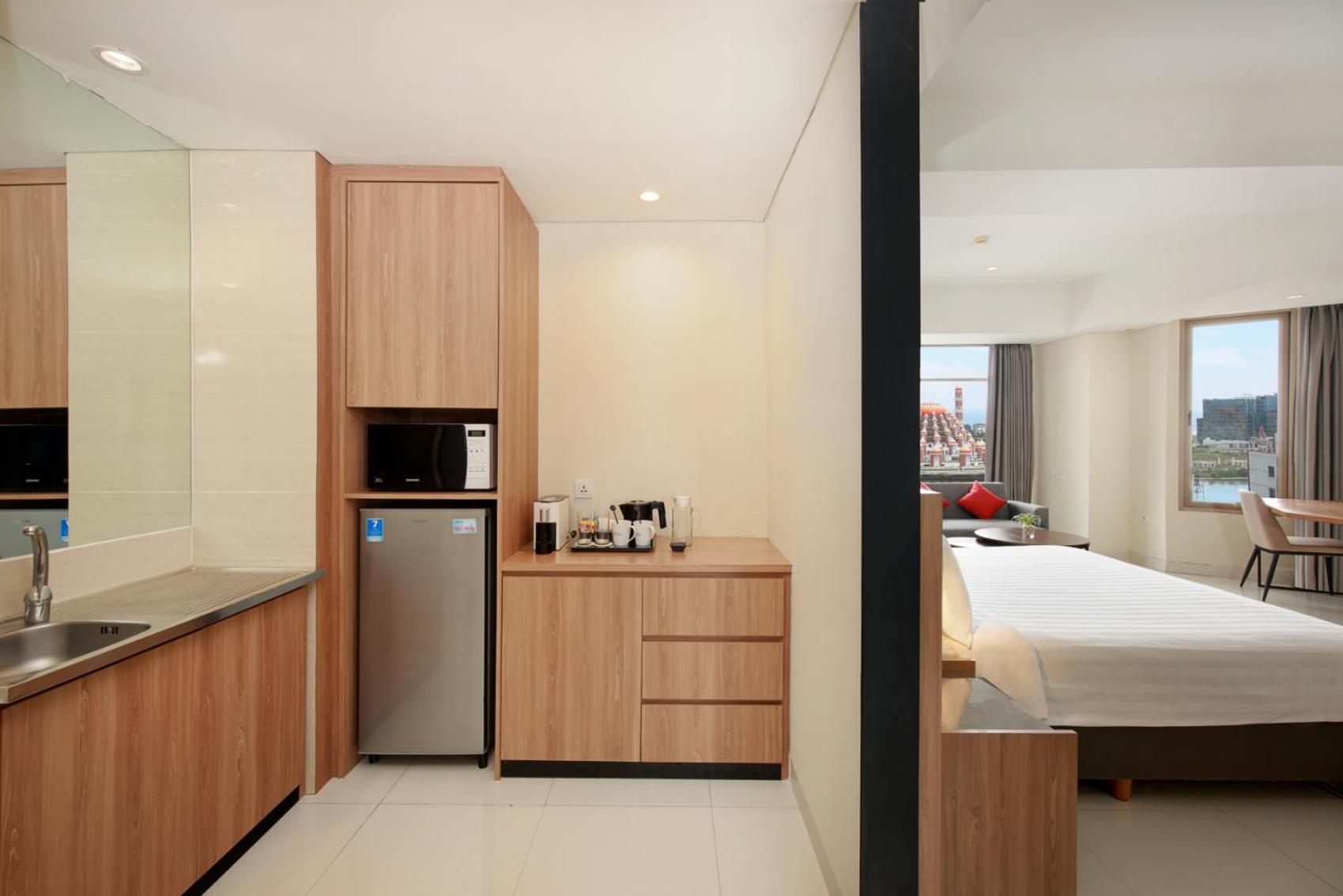 Aston Inn Pantai Losari Macasar Exterior foto