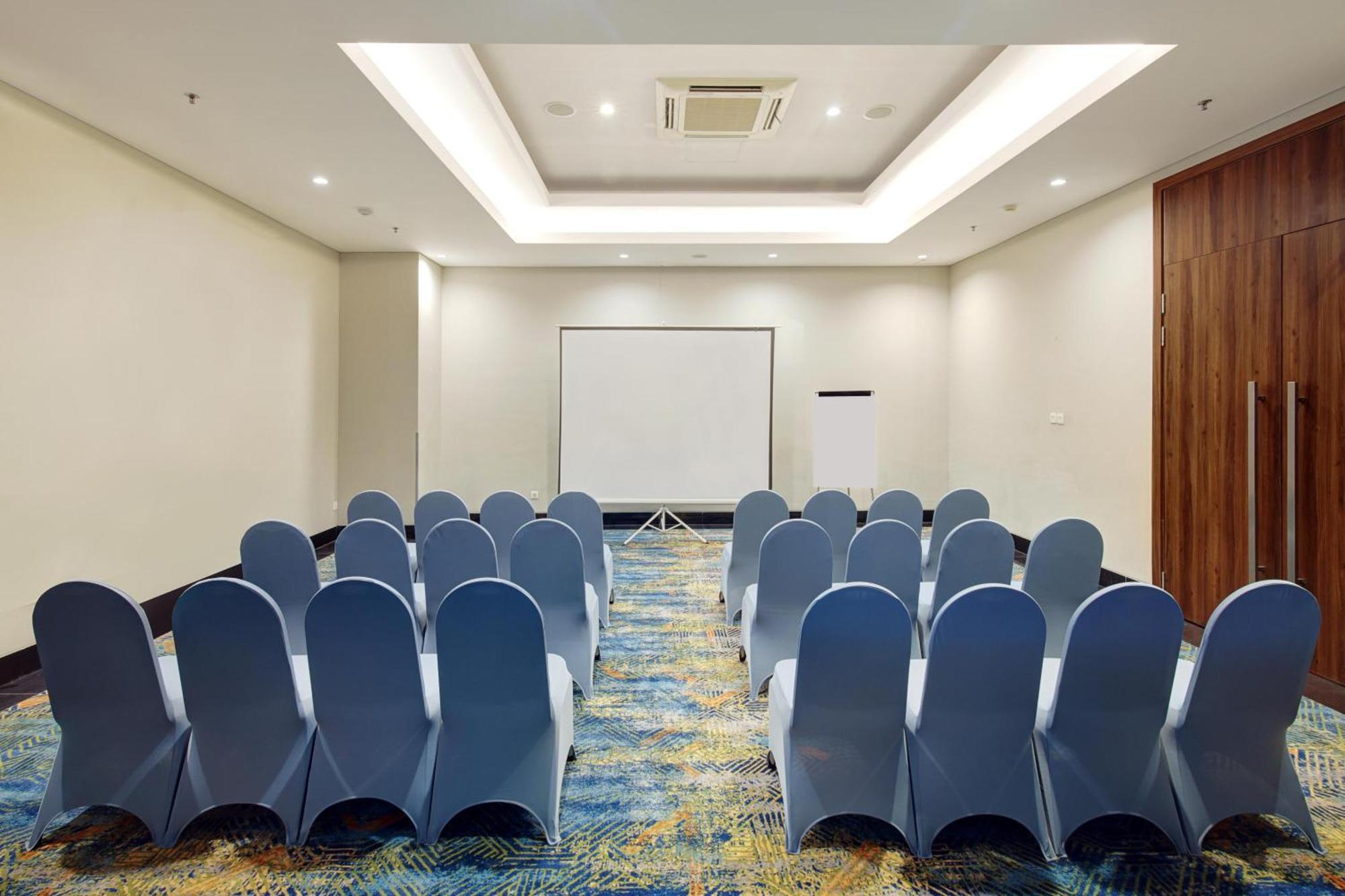 Aston Inn Pantai Losari Macasar Exterior foto